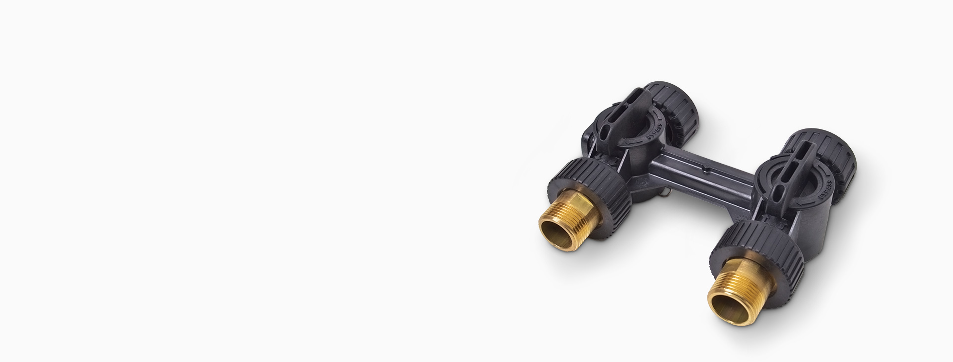 <h4>一體式旁通閥<br></h4>
<p>標配Autotrol閥頭專用的一體式高性能樹脂旁通閥，使設備安裝更加便捷、節省空間獨特的一體式水路設計。</p>