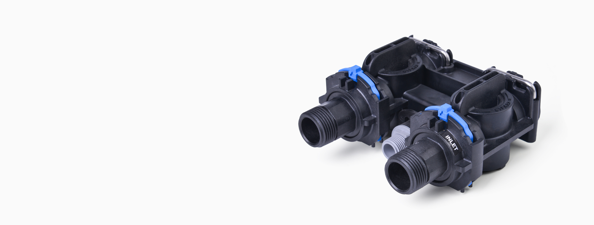 <h4>一體式旁通閥<br></h4>
<p>標配Autotrol閥頭專用的一體式高性能樹脂旁通閥，使設備安裝更加便捷、節省空間獨特的一體式水路設計。</p>