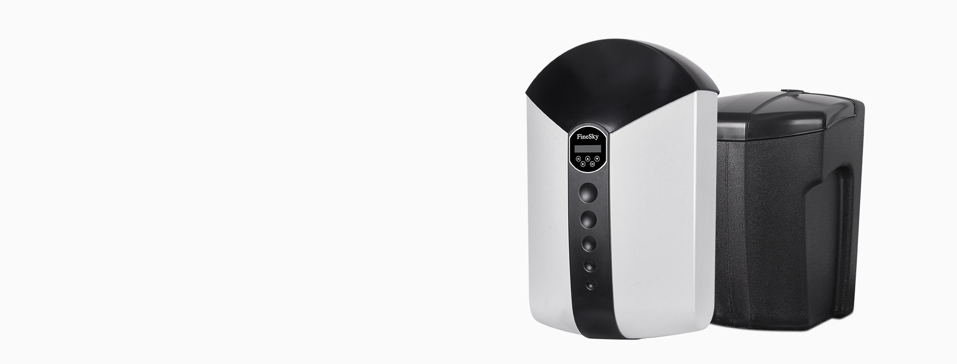 <h4>壁掛機身<br>節省空間</h4>
<p>壁掛式雙罐設計，節省地面空間，能適應更多復雜安裝環境，維護、加鹽變得更便捷。</p>